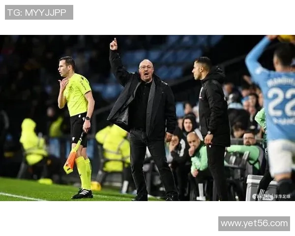 足球明星遭遇重创腿部骨折休战 赛季前景堪忧球迷盼奇迹复出